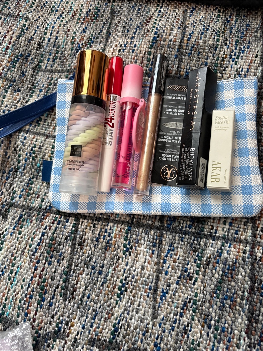 Soothe Face Oil - Soothing Face Oil in Gold/Beige lip gloss. Eyeliner Ipsy bag